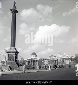 1950er Jahre, historisch, Trafalgar Square, Westminster, London, England, Großbritannien. Nelson's Column auf der linken Seite. Stockfoto