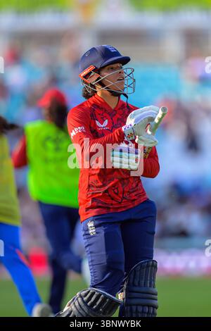 London, Großbritannien. Juli 2025. London, England, 4. Juli 2025: Sophia Dunkley (47 England) sieht nach 75 Runs beim dritten Spiel der Vitality T20 International zwischen England und Indien im Kia Oval in London aus. (Keeran Marquis/SPP) Credit: SPP Sport Press Photo. /Alamy Live News Stockfoto