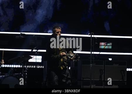 Dieses Bild ist nur für redaktionelle Zwecke bis zum 4. Juli 2026 verfügbar, als Liam Gallagher auf die Bühne im Principality Stadium in Cardiff geht, wo die lange erwartete Wiedervereinigung der Band in Wales beginnt. Bilddatum: Freitag, 4. Juli 2025. Stockfoto