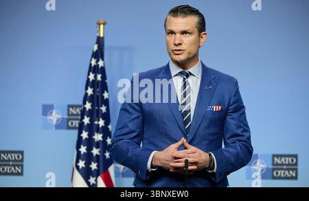 NATO-Generalsekretär Mark Rutte trifft sich mit dem US-Verteidigungsminister Pete Hegseth Stockfoto