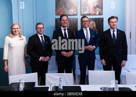 NATO-Generalsekretär Mark Rutte trifft mit der finnischen Außenministerin Elina Valtonen, dem finnischen Ministerpräsidenten Petteri Orpo und Alexande zusammen Stockfoto