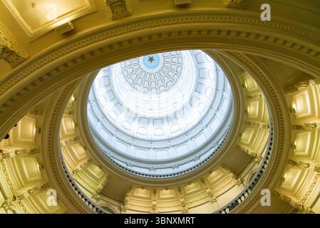 Blick auf die Rotunde im Texas State Capitol Building in Austin, Texas, USA. Stockfoto