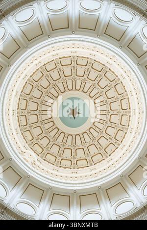 Blick auf die Rotunde im Texas State Capitol Building in Austin, Texas, USA. Stockfoto