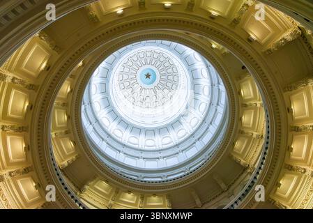 Blick auf die Rotunde im Texas State Capitol Building in Austin, Texas, USA. Stockfoto