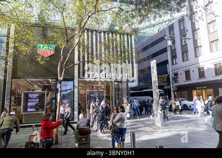 Tag Heuer Schweizer Uhrengeschäft in der Pitt Street Mall, Sydney City Centre, Australien, Außenansicht des Schweizer Luxusuhrengeschäfts mit Einkaufsmöglichkeiten Stockfoto