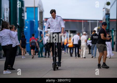 Silverstone, Großbritannien. Juli 2025. Toto Wolff (Aut) Teamchef von Mercedes während des Formel 1 Qatar Airways British Grand Prix 2025 am Freitag auf dem Silverstone International Circuit, Silverstone, Großbritannien am 4. Juli 2025 Credit: Foto: Antoine Lapeyre/ABACAPRESS.COM Credit: Abaca Press/Alamy Live News Stockfoto