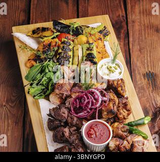 Essen Stillleben, Sortiment verschiedene Grillgerichte Grillfleisch Stockfoto