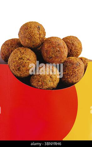 Essen Stillleben, Falafel isoliert auf weißem Hintergrund Stockfoto