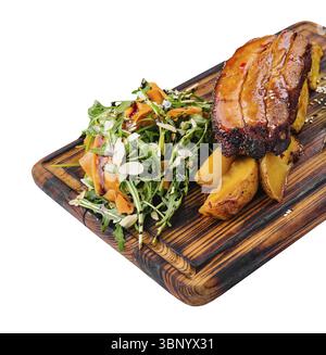Essen Stillleben, leckere gegrillte Schweinerippe und gebratene Kartoffeln Stockfoto