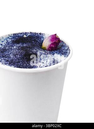 Food Stillleben, Dalgona Matcha Blue Latte, ein cremiger Schlagsahne Stockfoto