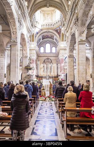 Cagliari, Insel Sardinien Italien - Dezember 12, 2019: Innenansicht Kathedrale der Heiligen Maria der Himmelfahrt und die Saint Cecilia in Cagliari, Sardinien Stockfoto