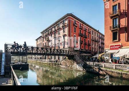 Mailand, Italien - 19. März 2025: Navigli-Kanäle und Brücken in Mailand, Italien Stockfoto