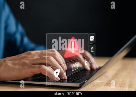 Popup-Warnmeldung auf dem Laptop-Bildschirm Warnsymbol für Online-Betrug, Phishing-Angriffe, Identitätsdiebstahl, Sicherheitsverletzungen, Internetbetrug, personenbezogene Daten r Stockfoto