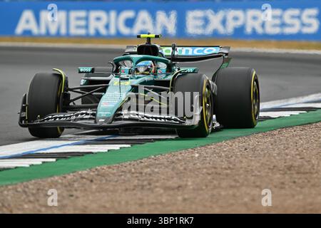 NORTHAMPTON, ENGLAND - 5. JULI: Fernando Alonso aus Spanien fährt den (14) Aston Martin AMR23 Mercedes während des Qualifyings vor dem Formel 1 Grand Prix von Großbritannien auf dem Silverstone Circuit am 5. Juli 2024 in Northampton, England. (Foto: Vince Mignott/Alamy Live News) Stockfoto