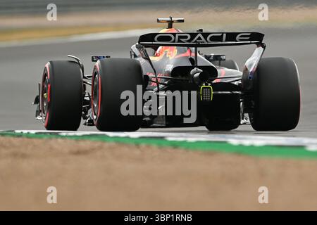 NORTHAMPTON, ENGLAND - 5. JULI: Max Verstappen aus den Niederlanden fährt am 5. Juli 2024 in Northampton, England mit dem Oracle Red Bull Racing RB21 während des Qualifyings vor dem Formel 1 Grand Prix von Großbritannien auf dem Silverstone Circuit. (Foto: Vince Mignott/Alamy Live News) Stockfoto
