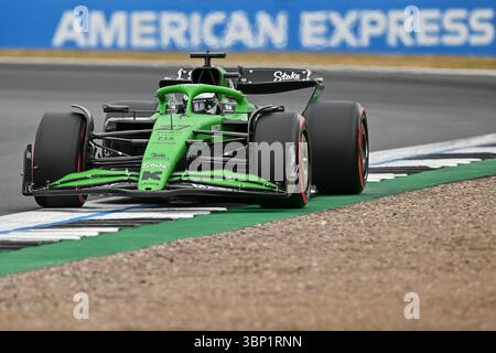 NORTHAMPTON, ENGLAND - 5. JULI: Nico Hulkenberg (Deutschland) fährt den (27) Kick sauber C44 Ferrari während des Qualifyings vor dem F1 Grand Prix von Großbritannien auf dem Silverstone Circuit am 5. Juli 2024 in Northampton, England. (Foto: Vince Mignott/Alamy Live News) Stockfoto