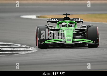 NORTHAMPTON, ENGLAND - 5. JULI: Nico Hulkenberg (Deutschland) fährt den (27) Kick sauber C44 Ferrari während des Qualifyings vor dem F1 Grand Prix von Großbritannien auf dem Silverstone Circuit am 5. Juli 2024 in Northampton, England. (Foto: Vince Mignott/Alamy Live News) Stockfoto
