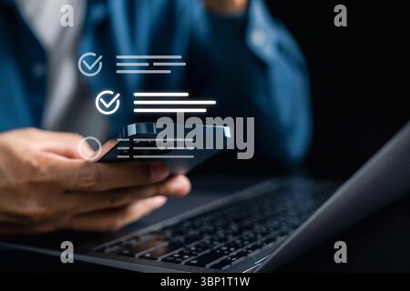 Mobile-Checkliste und Online-Umfrageformular für Aufgaben, Datenerfassung und Produktivitätsmanagement Stockfoto