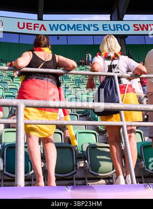 St.Gallen, Schweiz. Juli 2025. DFB-Fans beim Fußball UEFA Frauen EURO 2025 Spiel DEUTSCHLAND, Polen. , . Am 4. Juli 2025 in St.Gallen, Schweiz. Fotograf: ddp Images/STAR-Images Credit: ddp Media GmbH/Alamy Live News Stockfoto