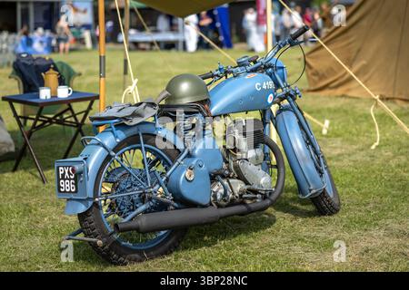 1940 BSA M20 Motorcycle auf der Military Airshow Airshow in Shuttleworth am 31. Mai 2025. Stockfoto