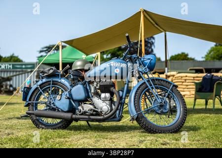 1940 BSA M20 Motorcycle auf der Military Airshow Airshow in Shuttleworth am 31. Mai 2025. Stockfoto