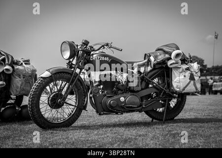 1940 BSA Militärmotorrad auf der Military Airshow Airshow in Shuttleworth am 31. Mai 2025. Stockfoto