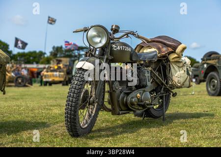 1940 BSA Militärmotorrad auf der Military Airshow Airshow in Shuttleworth am 31. Mai 2025. Stockfoto