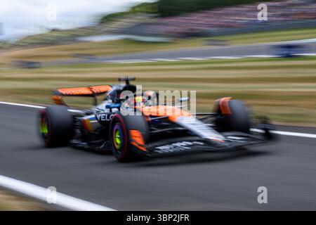 TOWCESTER, VEREINIGTES KÖNIGREICH. 5. Juli: Oscar Piastri (Australien) von McLaren im Qualifying während des Grand Prix 2025 von Qatar Airways auf dem Silverstone Circuit am Samstag, 5. Juli 2025 in TOWCESTER, ENGLAND. Quelle: Taka G Wu/Alamy Live News Stockfoto