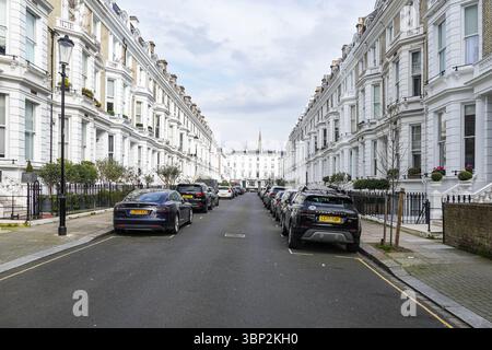 Terrassenhäuser in Kensington, London, England, Großbritannien Stockfoto