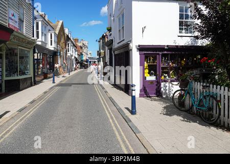 Geschäfte und Restaurants in der Harbour Street in Whitstable, Kent, England Großbritannien Stockfoto