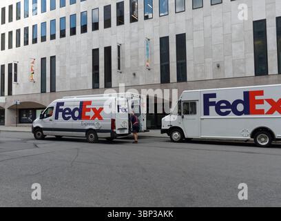 FedEx Lieferwagen in der Innenstadt von Montreal Stockfoto