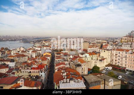türkei istanbul 11. juni 2025. Panoramablick auf Istanbuls historische Stadtlandschaft Stockfoto