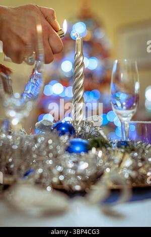 Weihnachtsdekoration in Blau. Stockfoto