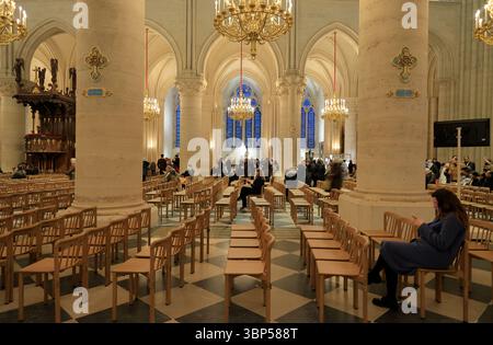 Die Innenansicht der Bogenschiffsmauer der Kathedrale Notre-Dame von Paris nach der Wiedereröffnung im April 2019 Fire.Paris.France Stockfoto