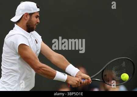 London, Celestynow, Großbritannien. Juli 2025. KAREN KHACHANOV während des Spiels gegen K. Majchrzak aus Polen in der vierten Runde der Meisterschaften 2025 im Wimbledon AELTC in London. (Kreditbild: © Marcin Cholewinski/ZUMA Press Wire) NUR REDAKTIONELLE VERWENDUNG! Nicht für kommerzielle ZWECKE! Stockfoto