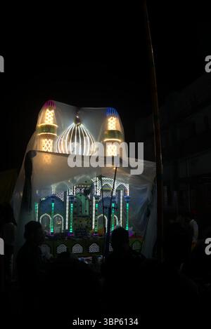 Rajkot, Gujarat, Indien. Juli 2025. Muharram Festival Tazia Parade 2025. Quelle: Nasirkhan Davi/Alamy Live News Stockfoto