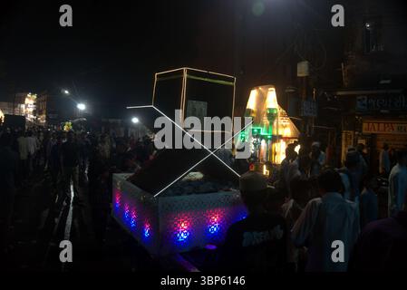 Rajkot, Gujarat, Indien. Juli 2025. Muharram Festival Tazia Parade 2025. Quelle: Nasirkhan Davi/Alamy Live News Stockfoto