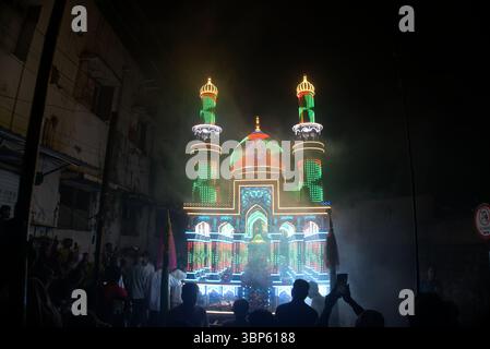 Rajkot, Gujarat, Indien. Juli 2025. Muharram Festival Tazia Parade 2025. Quelle: Nasirkhan Davi/Alamy Live News Stockfoto