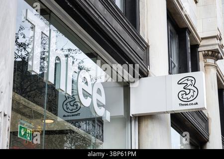 Drei britische Geschäfte in London England Großbritannien Stockfoto