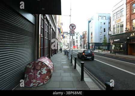 Dublin, Irland - 06. Juni 2025 - Zelt für Obdachlose auf dem Fußweg auf der George's Street im Stadtzentrum von Dublin Stockfoto