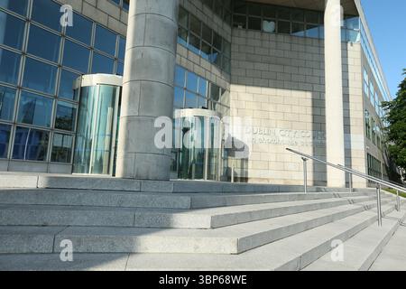 Dublin, Irland - 06. Juni 2025 - Lmage of the Steps of the Civic Offices, Wood Quay bei Sonnenaufgang im Stadtzentrum von Dublin Stockfoto