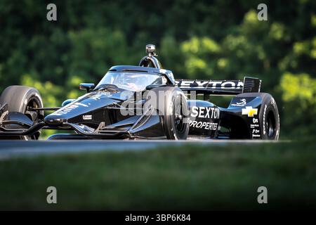 Lexington, OH, USA - 06. Juli 2025: SANTINO FERRUCCI (14) aus Woodbury, Conneticut, reist während eines Trainings für den Honda Indy 200 auf dem Mid-Ohio Sports Car Course in Lexington OH durch die Kurven. Stockfoto