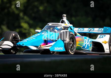 Lexington, OH, USA - 06. Juli 2025: JOSEF NEWGARDEN (2) aus Nashville, TN, reist während eines Trainings für den Honda Indy 200 auf dem Mid-Ohio Sports Car Course in Lexington OH durch die Kurven. Stockfoto
