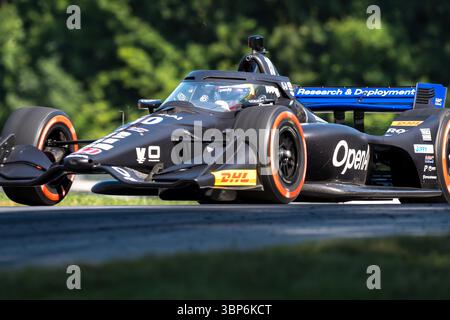 Lexington, OH USA - 06. Juli 2025: ALEX PALOU (10) (ESP) aus Barcelona, Spanien, reist während eines Trainings für den Honda Indy 200 auf dem Mid-Ohio Sports Car Course in Lexington OH durch die Kurven. Stockfoto