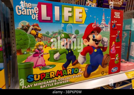 Der Target Store am Herald Square bietet eine große Auswahl an Spielzeug, 2025, New York City, USA Stockfoto