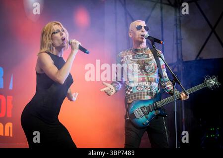 Konzert 20 Years of Love at MADO 2025, Madrid, Spanien - 6. Juli 2025 Samantha Hudson und Luis Miguelez während des Konzerts 20 Years of Love at MADO 2025 in Plaza de Espana am 6. Juli 2025 in Madrid, Spanien. Quelle: Miguel Escavias/Alfa Images Madrid Plaza de Espana Madrid Spanien Copyright: X x2025xMiguelxEscavias/AlfaxImagesx Stockfoto