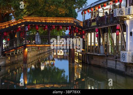 Häuser, Kanäle, Wasserstadt Zhujiajiao, Shanghai, Volksrepublik China Stockfoto