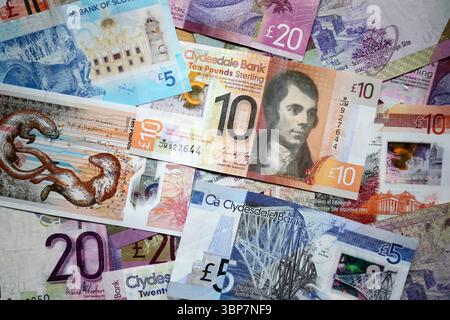 Aktenfoto vom 04/18 der schottischen Banknoten. Schottlands erstes spezialisiertes College für Studenten mit komplexem und zusätzlichem Bedarf wurde für weitere zwei Jahre finanziert. Das Pilotprojekt am Corseford College in Renfrewshire wird bis zu 1,4 Millionen Pfund erhalten, um bis 2027 fortgeführt werden zu können. Ausgabedatum: Montag, 7. Juli 2025. Stockfoto