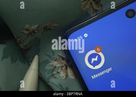 Dhaka, Bangladesch, 07. Mai 2025: Das Symbol der Messenger-App wird auf dem Smartphone angezeigt Stockfoto
