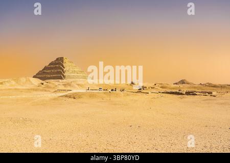 Blick auf die Pyramide von Djoser, auch als Stufenpyramide bezeichnet, Sakkara Stockfoto